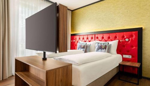 Lounge Accessible Room