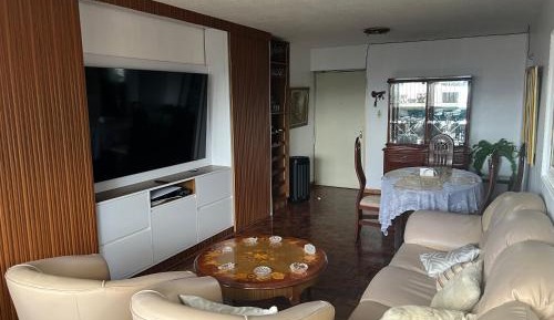 Apartment with Mountain View