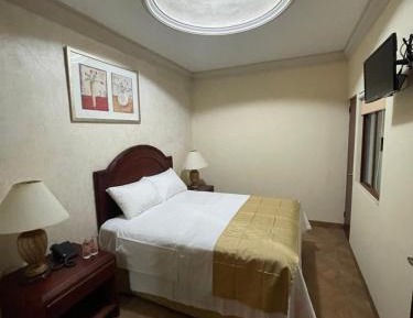Standard Queen Room