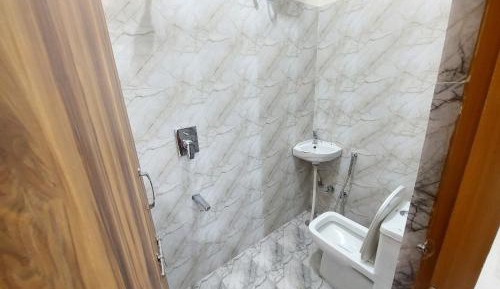 Deluxe Double Room (2 Adults + 1 Child)