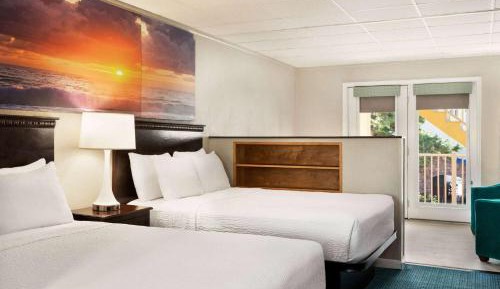 Efficiency Double Room with Two Double Beds and Bay View - Non-Smoking