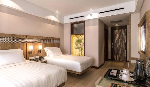 Deluxe Twin Room with Free Shuttle Service to Double-Six Beach