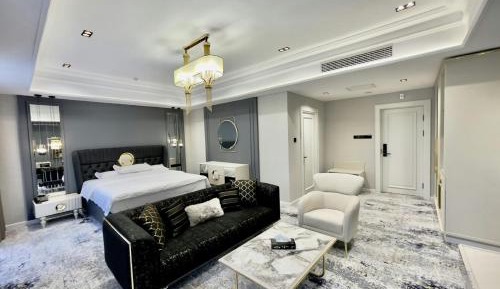 Superior King Suite