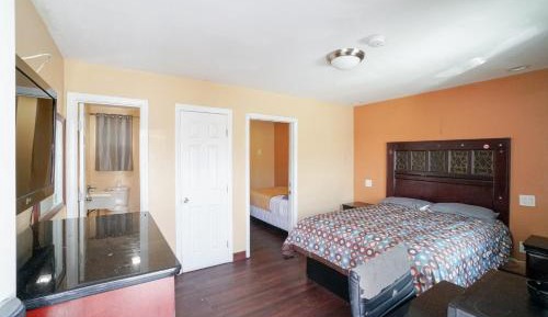 Standard Queen Room