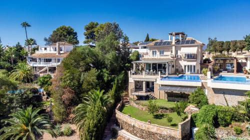 Five-Bedroom Villa