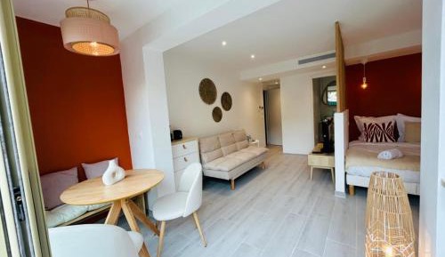 Apartment with Garden View