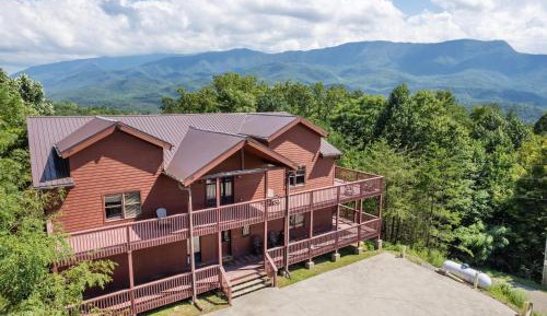 Six-Bedroom Holiday Home