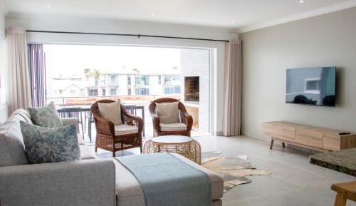 Apartment with Lake View