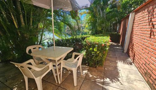 Bungalow with Garden View