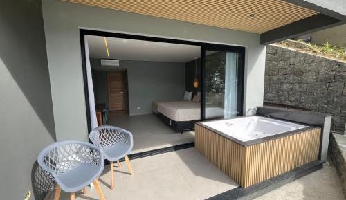 Suite with Spa Bath