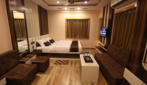 Deluxe Queen Room