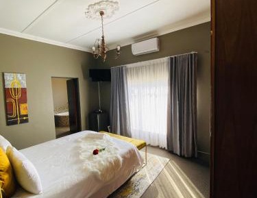 Deluxe Queen Room