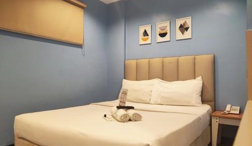 Deluxe Queen Room