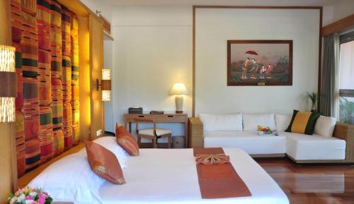 Junior Suite with Partial Sea View
