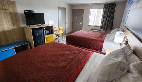 Queen Room with Two Queen Beds - Non-Smoking