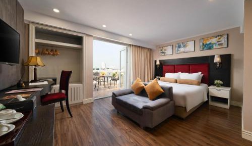 Deluxe Suite with Balcony
