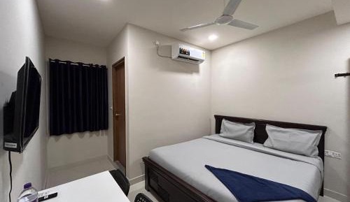 Deluxe Double Room (2 Adults + 1 Child)