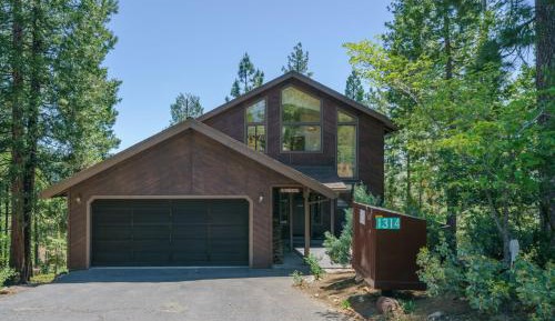 Four-Bedroom Holiday Home