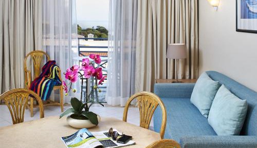 One-Bedroom Apartment (2 Adults + 2 Children up to 12 years old)