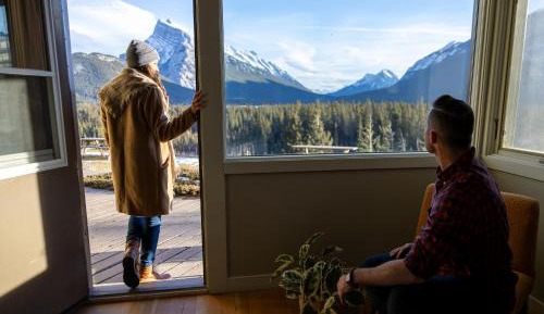 Deluxe King Room with Mountain View