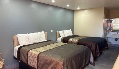Queen Room with Two Queen Beds - Non-Smoking