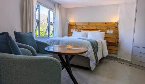 Deluxe Queen Suite