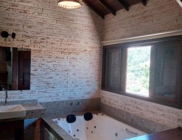 Deluxe Suite with Spa Bath