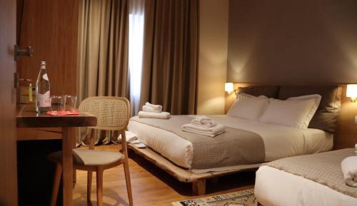 Deluxe Double Room (2 Adults + 1 Child)