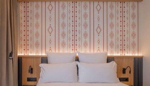 Privilege Room with One Queen Bed