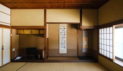 Quadruple Room with Shared Bathroom