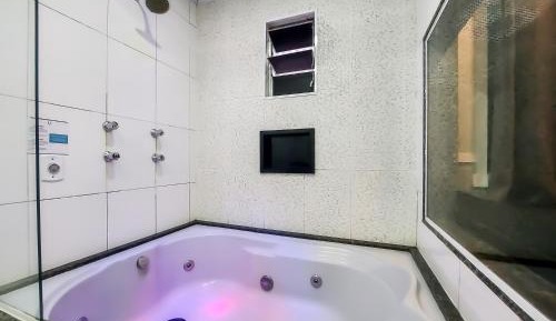 Deluxe Suite with Spa Bath