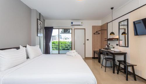 Deluxe King Room with Balcony