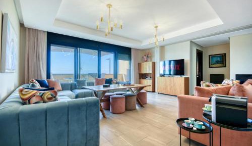 Deluxe Two-Bedroom Apartment with Garden View