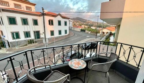 Apartment with Mountain View