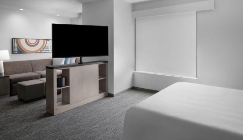 King Studio Suite with Sofa Bed, Kitchen and Accessible Tub