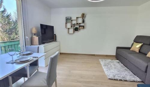Deluxe Studio