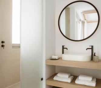 Junior Jetted Tub Suite with Side Sea View