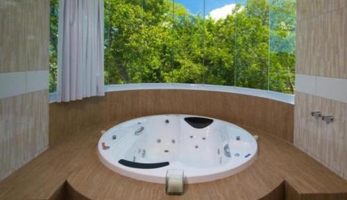 Deluxe Suite with Spa Bath