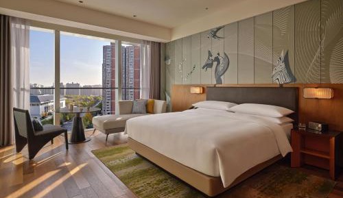 Deluxe King Room