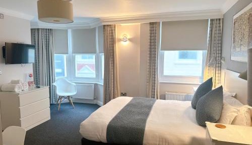 King Room with Partial Sea View