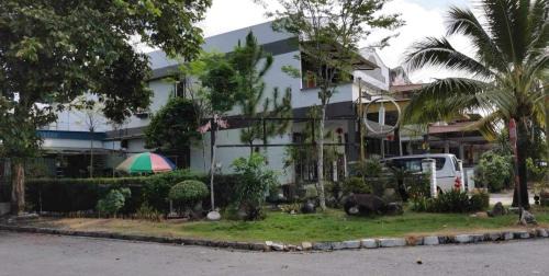 Seven-Bedroom House