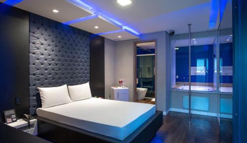 Deluxe Suite with Spa Bath