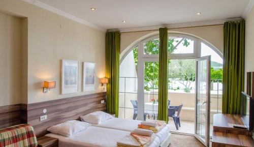 Double Room with Balcony and Sea View