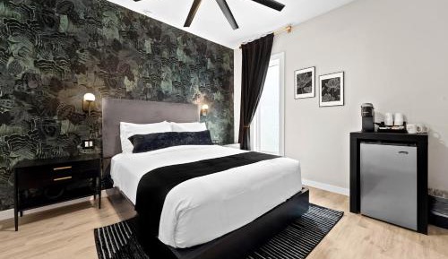Queen Room with Shared Bathroom
