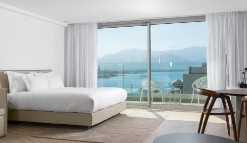  Premium Balcony