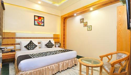 Room with Dining Area