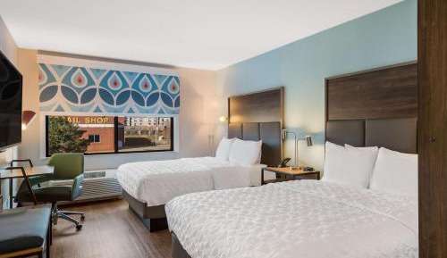 Queen Room with Two Queen Beds - Hearing Access