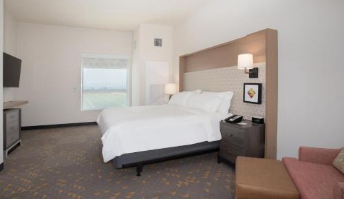 Standard King Room with Mobility Accessible Tub