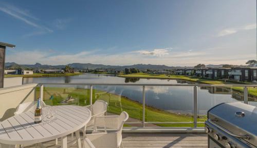 Apartment with Lake View