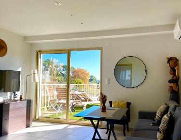 One-Bedroom Apartment with Garden View